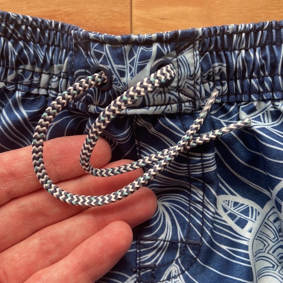 Tea Collection Sea Turtle Swim Trunks 12-18m - Picture 2 of 8